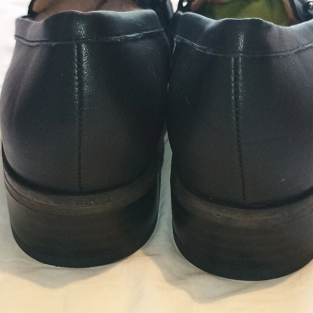 SOUL Naturalizer Black‎ Leather Loafers with Silver Accent Comfortable